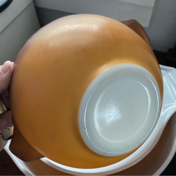 Pyrex Old Orchard Nesting Mixing Bowls - Picture 6 of 9